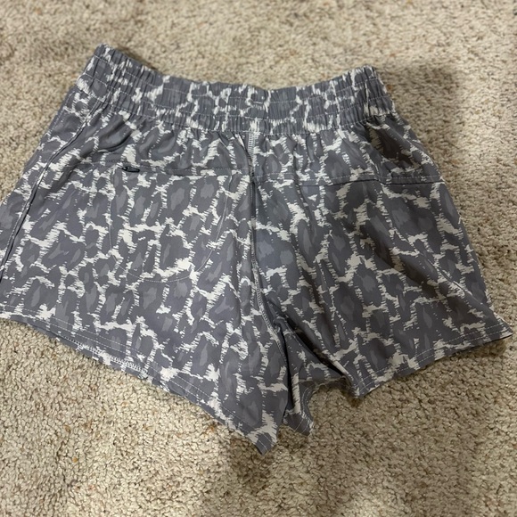 Vuori Dash Short, size small, in opal spots - Picture 2 of 10